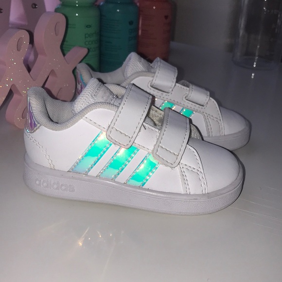 Toddler shoes!! - Picture 1 of 2